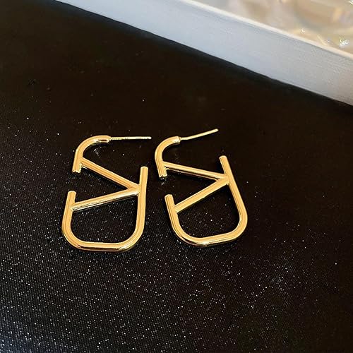 18K Gold V-Shaped Geometric Earrings