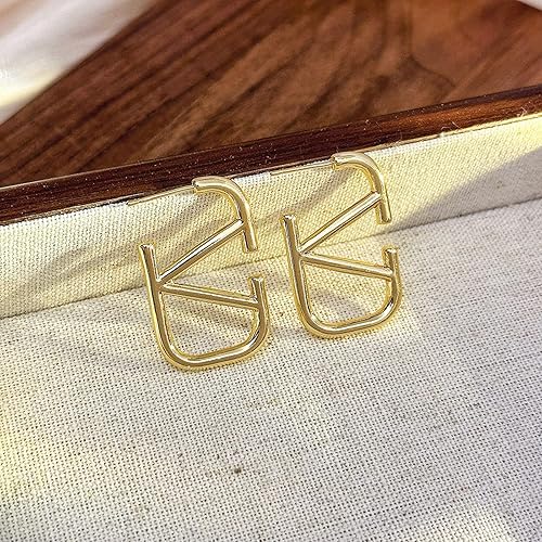 18K Gold V-Shaped Geometric Earrings